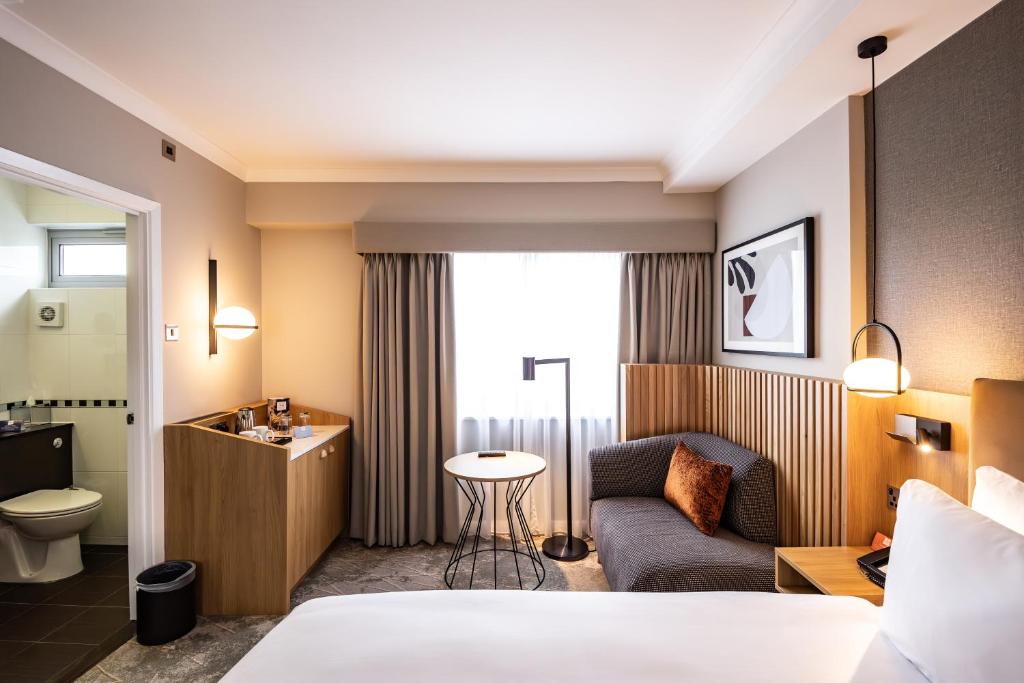 Crowne Plaza London - Gatwick Airport, an IHG Hotel - Dining and Culinary Options