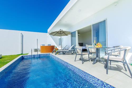 Crystal Villa Bayside - Amenities and Features