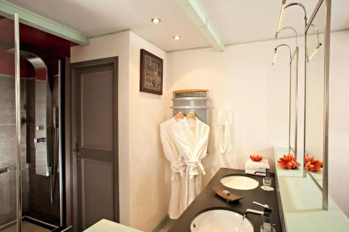 Domaine Du Val De Sault - About Staying Here