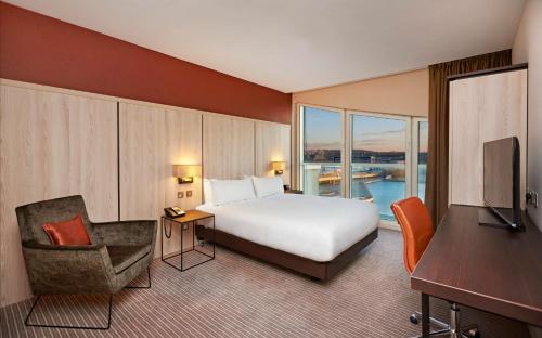 DoubleTree By Hilton London Excel - Dining Options Available