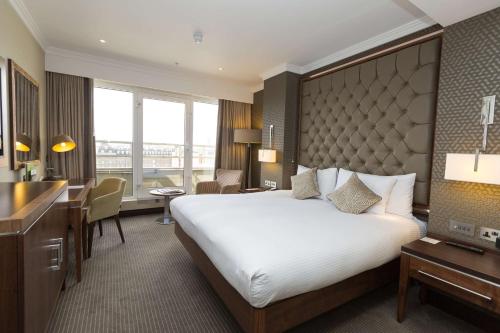 DoubleTree by Hilton London Victoria - Accommodation and Amenities