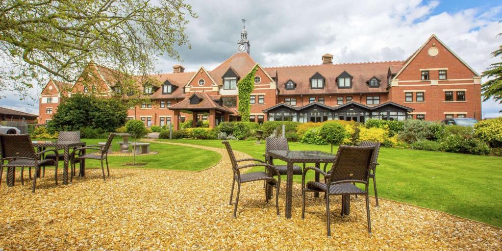 DoubleTree by Hilton Stratford-upon-Avon, United Kingdom - Dining and Cuisine