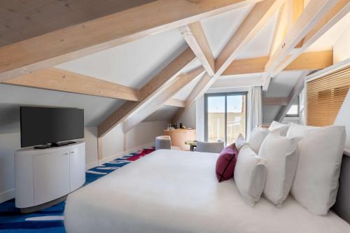 Eden Rose Grand Hotel BW Premier Collection - Amenities and Guest Experience