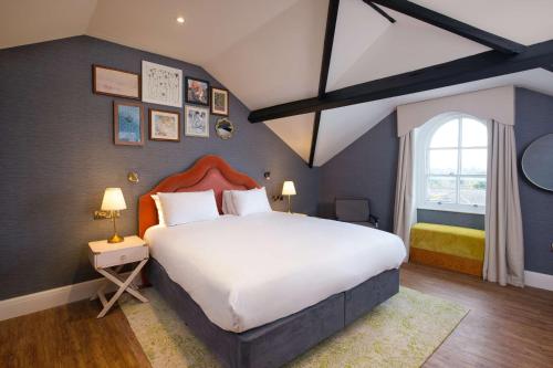 Elmbank York, Tapestry Collection by Hilton - Luxurious Amenities and Services