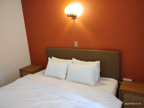 Flower Pot Seven Happiness Qingshui Hotel - Accommodations and Amenities