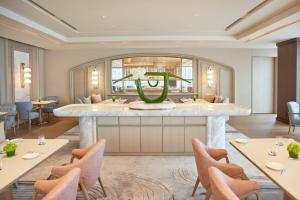 Four Seasons Hotel Tokyo at Marunouchi - Accommodation Options