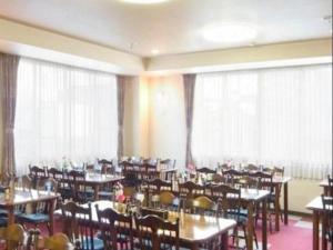 Frontier Sunrise - On-Site Dining and Facilities