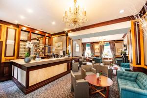 Gem Langham Court Hotel - Dining and Breakfast
