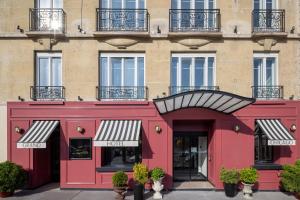 Grand Hotel Chicago - Location and Guest Experience