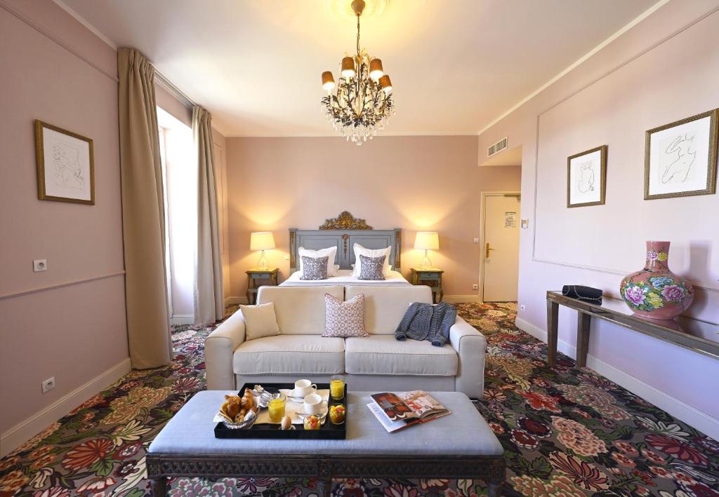 Grand Hotel Henri - Territory - Location and Accessibility