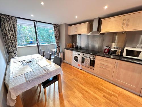 Great River Thames View Entire Apartment in The Most Central London - Guest Reviews