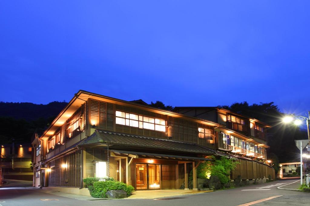 Hakone Onsen Ryokan Yaeikan - Overview and Location