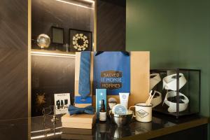 Handsome Hotel - Amenities and Services