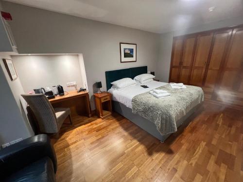 Hedley House Hotel & Apartments - Accommodations