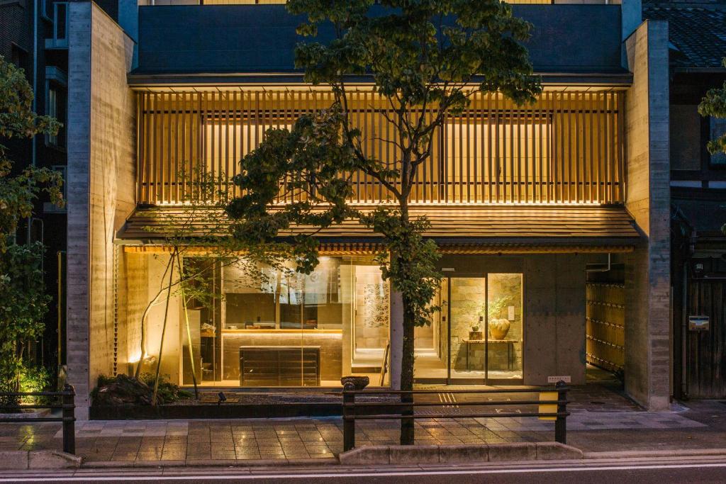 Higashiyama Shikikaboku - Rooftop Bath and Terrace Views