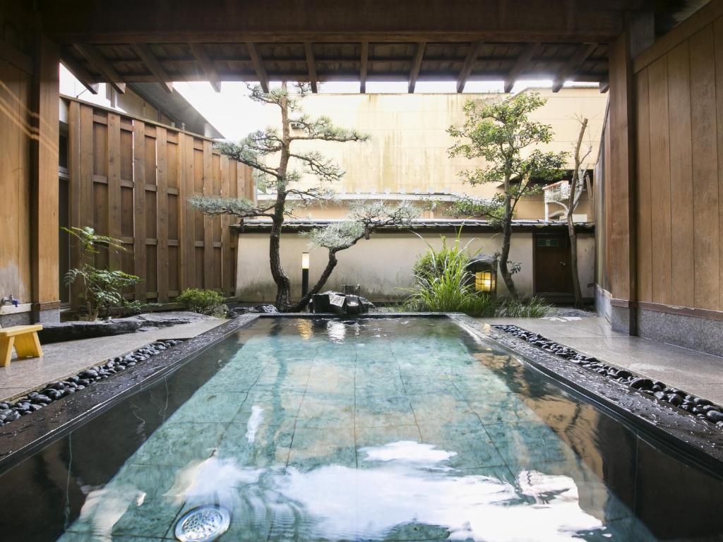 Hiranoya Review