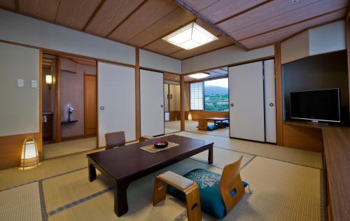 Hokkaido Lake Grand Hotel Kyukamura - Facilities and Amenities