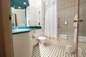 Holiday Inn Calais-Centre, an IHG Hotel - Room Amenities and Features