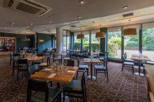 Holiday Inn Cambridge, an IHG Hotel - Accommodation and Room Amenities