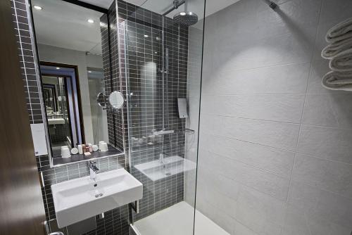 Holiday Inn Clermont Ferrand Centre, an IHG Hotel - Points About Your Stay