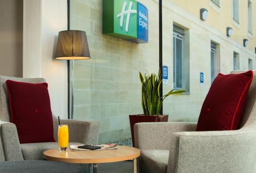 Holiday Inn Express Bath, an IHG Hotel - Guest Room Features