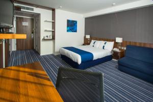 Holiday Inn Express Cambridge Duxford M11 Jct 10, an IHG Hotel - On-Site Amenities
