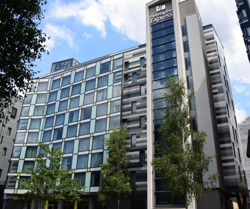 Holiday Inn Express Manchester City Centre Arena, an IHG Hotel - Hotel Amenities and Services