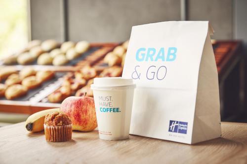 Holiday Inn Express Osaka City Centre- Midosuji, an IHG Hotel - Dining Options