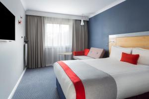 Holiday Inn Express Park Royal, an IHG Hotel - Room Features and Comfort