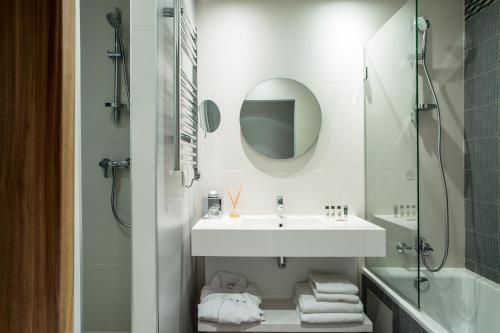 Hotel Atrium by Happyculture - Guest Experiences and Reviews
