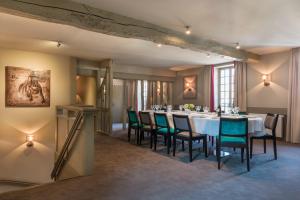 Hotel Aux Vieux Remparts, The Originals Relais - Accommodations and Amenities