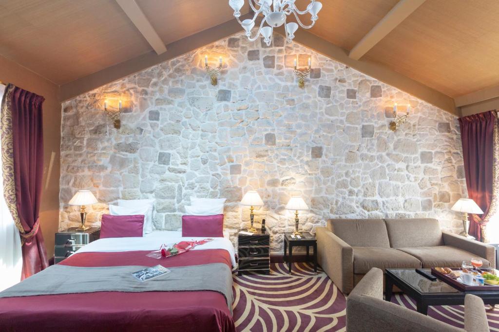 Hotel Beaumont - Location and Booking Options