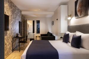 Hotel Brady - Gare De L'est - Room Types and Amenities