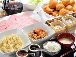 Hotel Cerezo - Amenities and Services