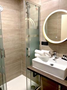 Hotel Clairefontaine - Amenities and Services