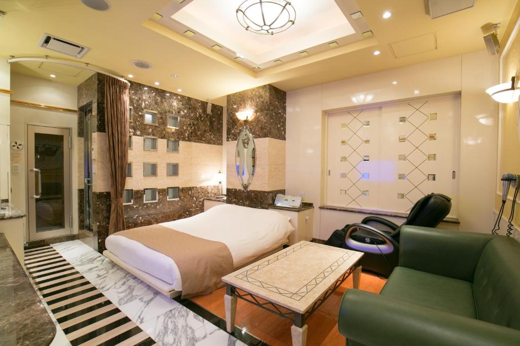 HOTEL D-WAVE Shinjuku (Adult Only) - Guest Experiences and Reviews