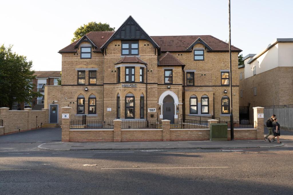 Hotel DC, Stratford - Amenities and Services