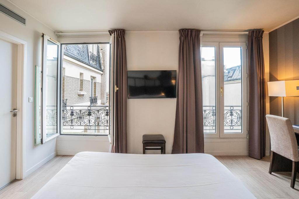 Hotel De Flore - Montmartre - Room Types and Amenities