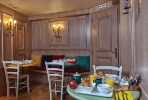 Hotel De La Motte Picquet - Guest Reviews