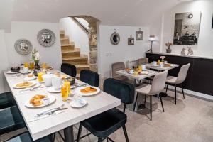 Hotel De La Paix Eiffel Tower - Room Types and Amenities