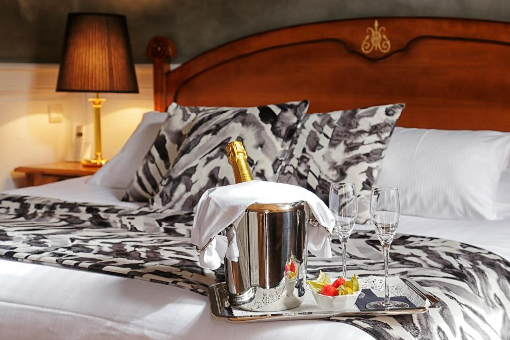 Hotel Dhaussonville - Location and Nearby Attractions