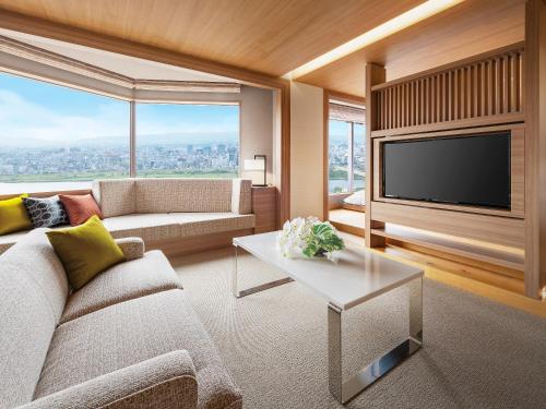 Hotel Hankyu International - Room Features and Amenities