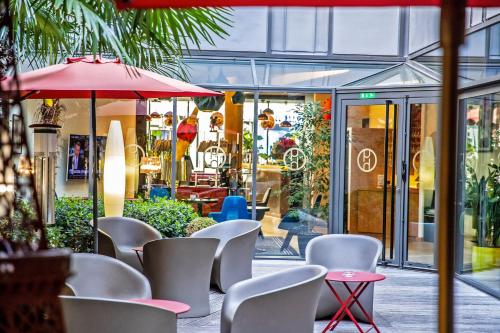 Hotel Hor Europe - Nearby Attractions and Accessibility