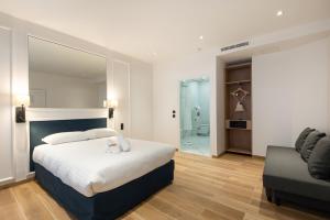 HOTEL IN THE HEART OF REPUBLIC - Hotel Location and Surroundings