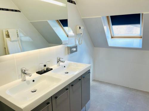 Hotel Le Cardinal Rueil Centre - Location and Nearby Attractions