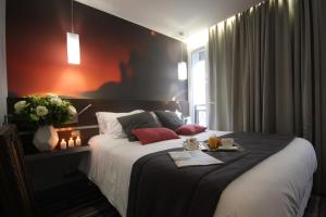 Hotel Lights Montmartre Paris - Rooms and Amenities