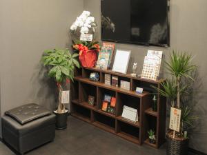 HOTEL LiVEMAX Tokyo Bakurocho - Amenities and Features