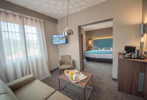 Hotel Lou Castelet - Amenities and Guest Services