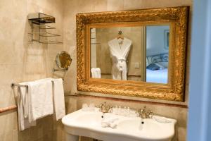 Hotel Mas Valentine - Activities and Nearby Attractions