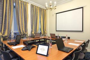 Hotel Mayfair Paris - Guest Experiences and Ratings